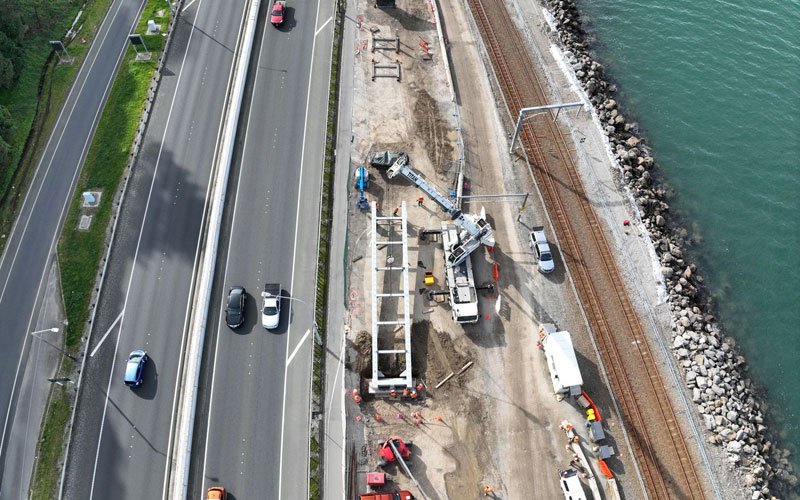 Ngā-Ūranga-bridge-girder-installation